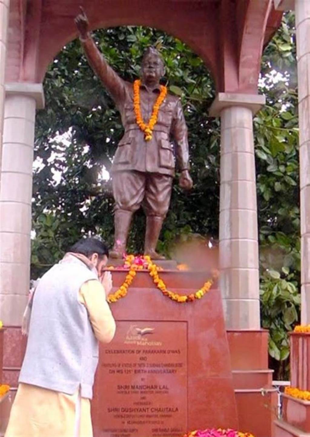 Chief Minister Naib Singh Saini pays homage to Netaji Subhash Chandra Bose on Parakram Diwas
